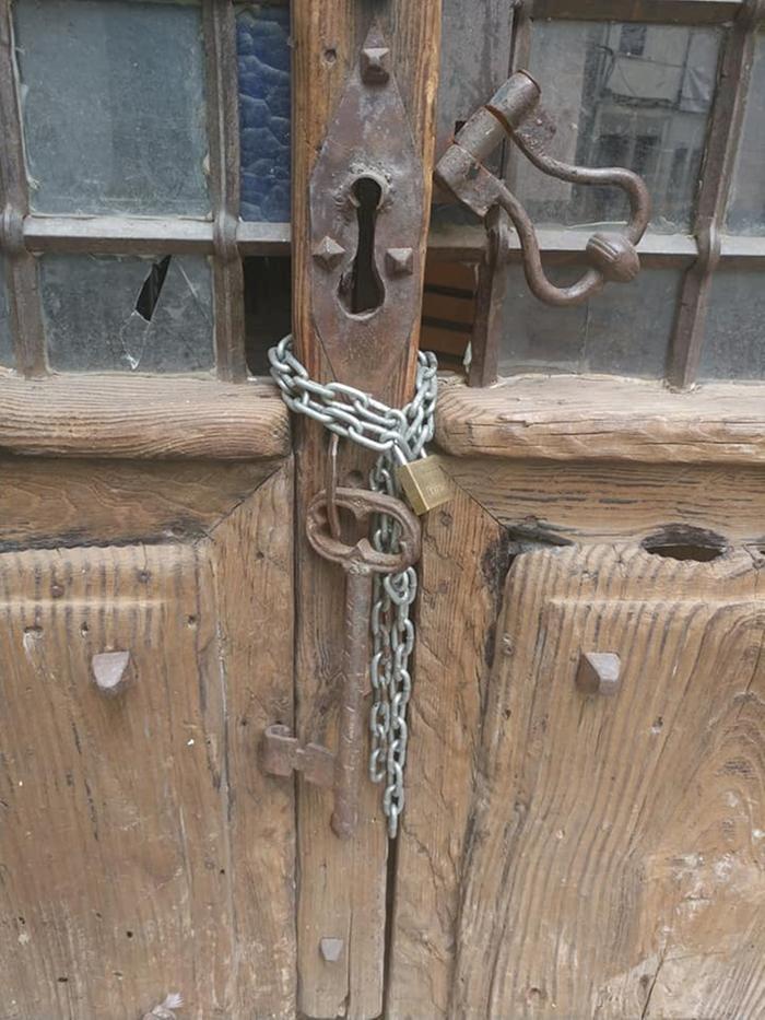 [Thumbnail for pub-door-2.jpg]