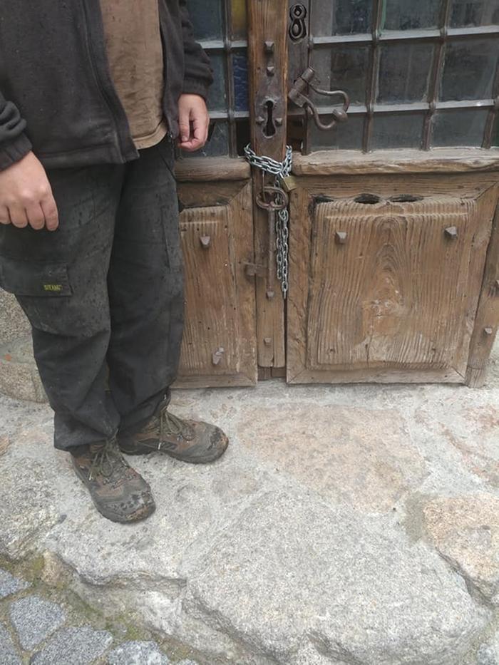 [Thumbnail for pub-door-1.jpg]