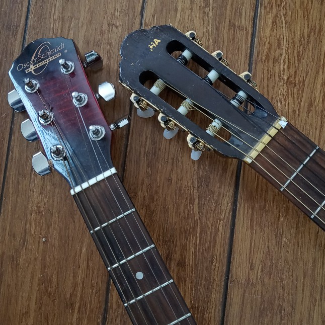 compare the head of a classic vs acoustic guitar