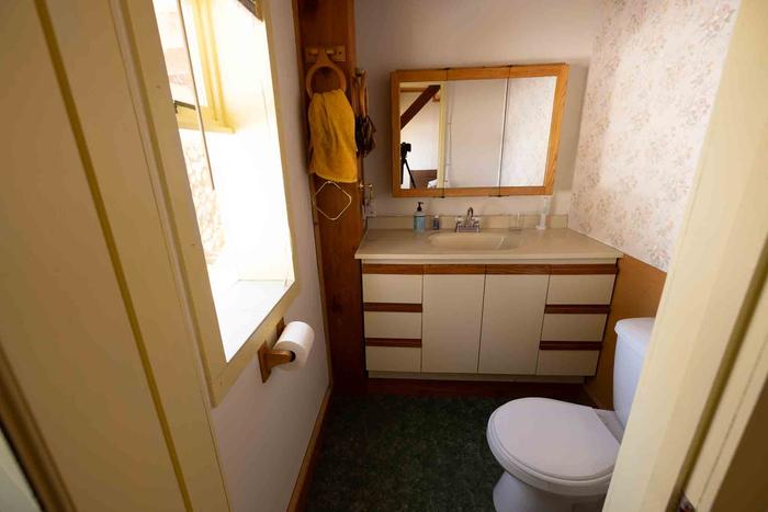 [Thumbnail for bathroom-(2).jpg]