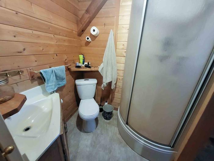 [Thumbnail for bathroom.jpg]