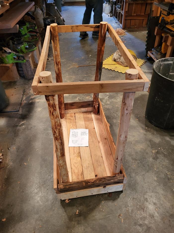 Finished stand for bamboo posts... looks pretty close to Stephen's concept.