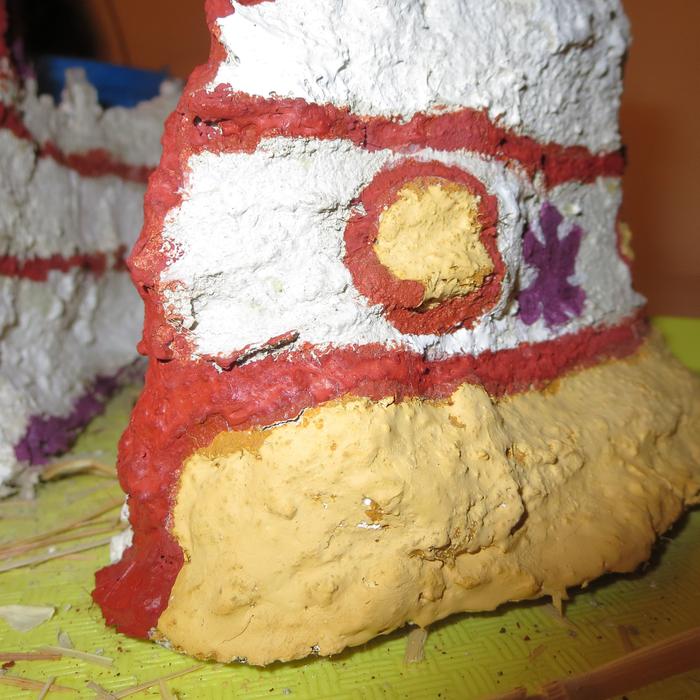 The bits of darker gold is the original yellow ochre milkpaint. You can see the smoothing action of the yellow clay paint