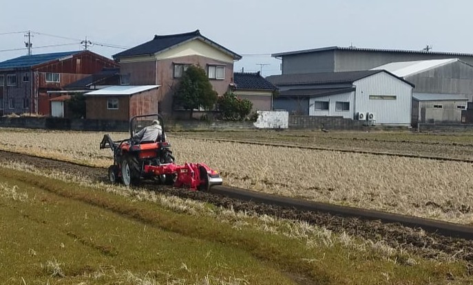 Someone using an Azenuri attached to a mini-tractor near me