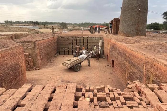 [Thumbnail for Ghazanfar-Alis-zigzag-stacking-of-bricks.jpg.jpg]