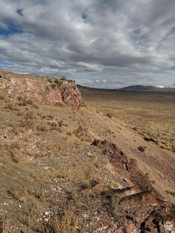 [Thumbnail for cliff-1.jpg]