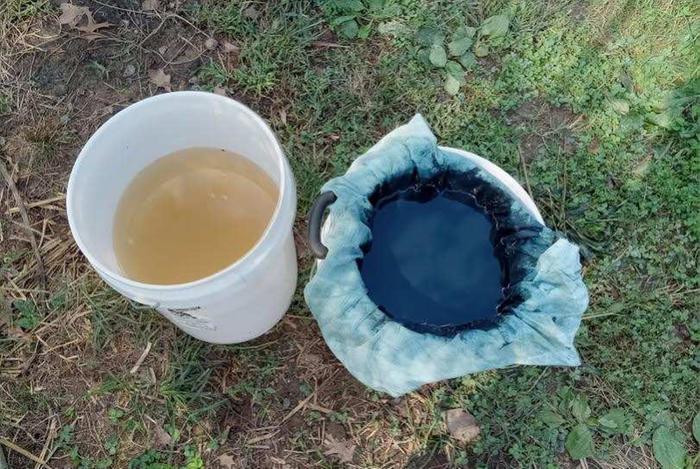 Rinse and filter to make indigo paste 