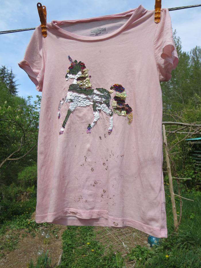 The dandelion milk stain gave the the unicorn the appearance pooping. My daughter did not find this terribly funny, hahaha!
