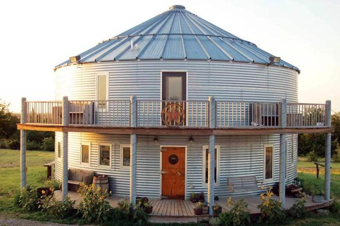 [Thumbnail for GrainBin_Home_2story.jpg]