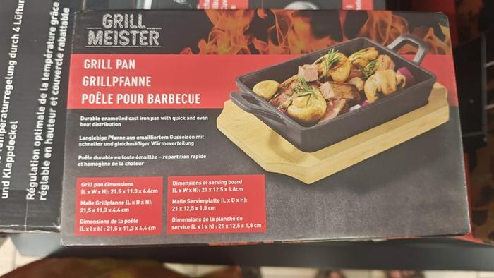 [Thumbnail for pan-with-wooden-stand.jpg]