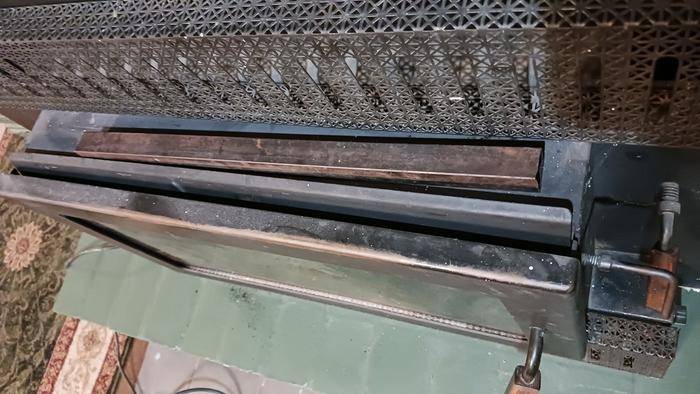 air inlet damper all the way open, square tube wedge behind it