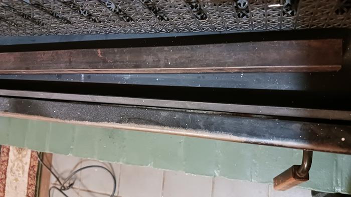 air inlet damper shut, note that you can see light through the gap