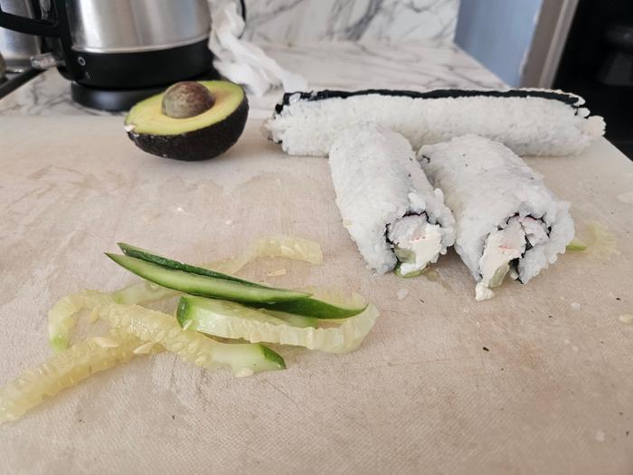 Cucumbers-goong into sushi