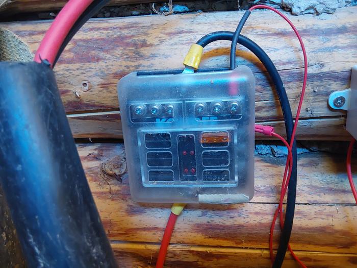 The DC fuse panel (not connected to the pump motor, but to the battery heating system) 