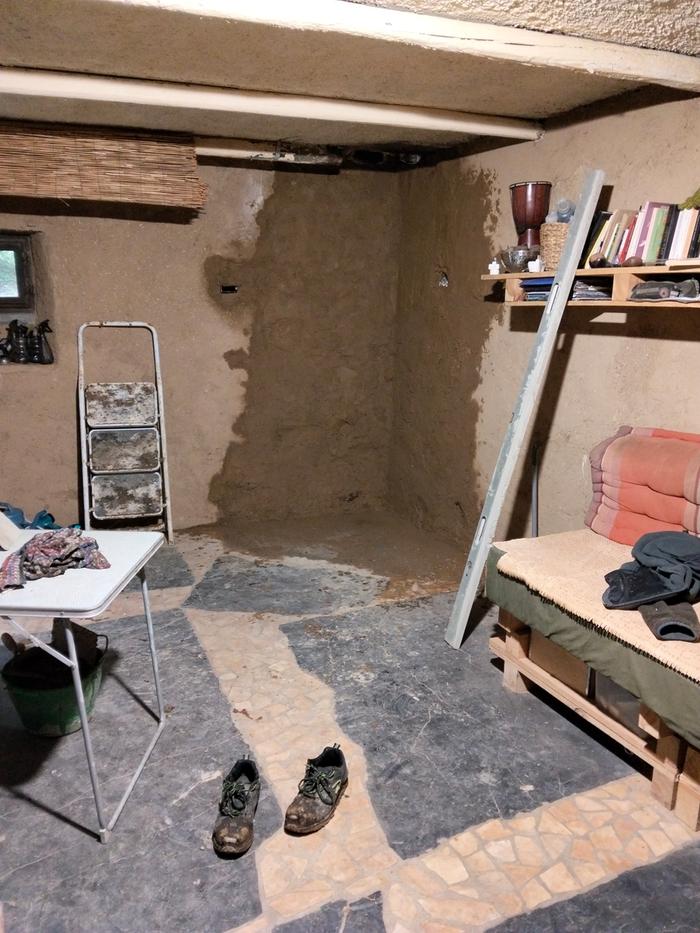 After that, the raw-earth wall was plastered.