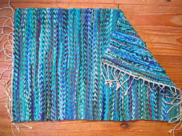 Make a woven rag rug using the twining method