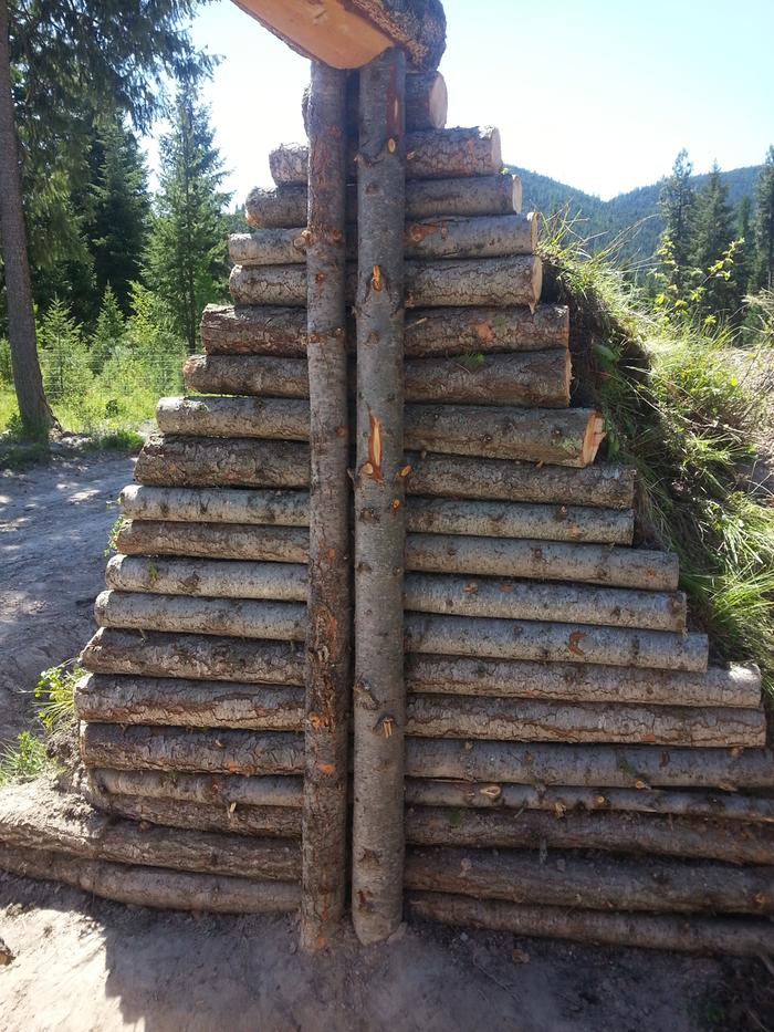 retaining wall of Elrohir's gate