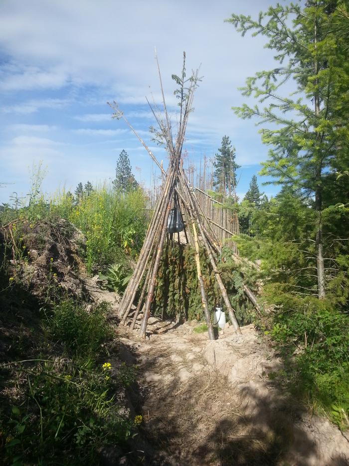solar shower tipi in T&eacute;jas