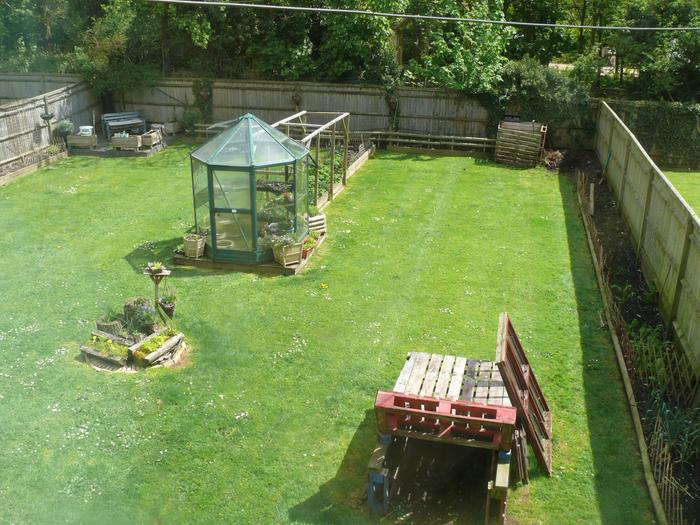 Compost heap at the bottom which I use to top up my beds, shady side last topped up summer '14