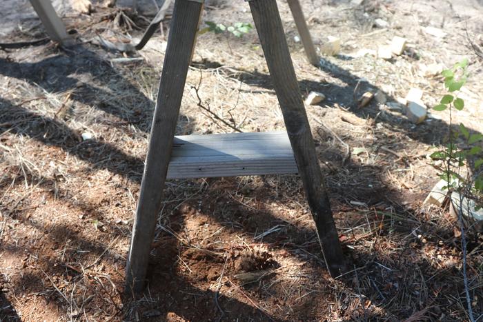 Sawhorse leg brace