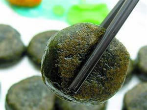 [Thumbnail for Yangshuo-delicacy-mugwort-cakes-1.jpg]