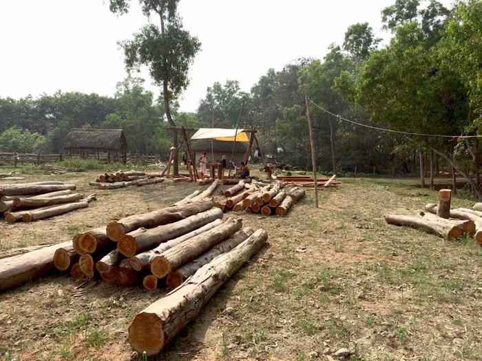 The logs stacked and commencing on the first frame