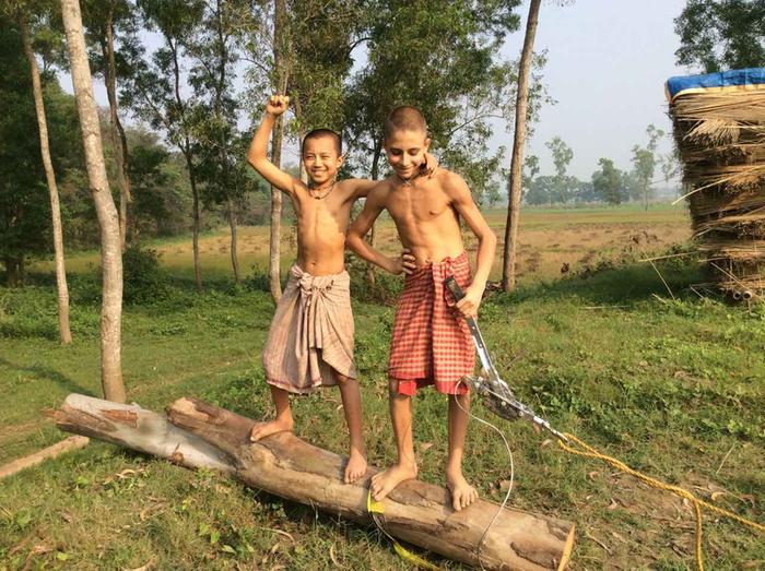 Chinese Baladeva and Bulgarian Kripasindhu successfully hauling logs with the winch