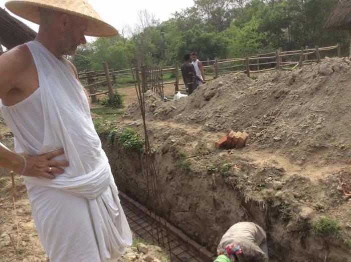 Observing the concrete foundation with suspicion (I hate concrete)