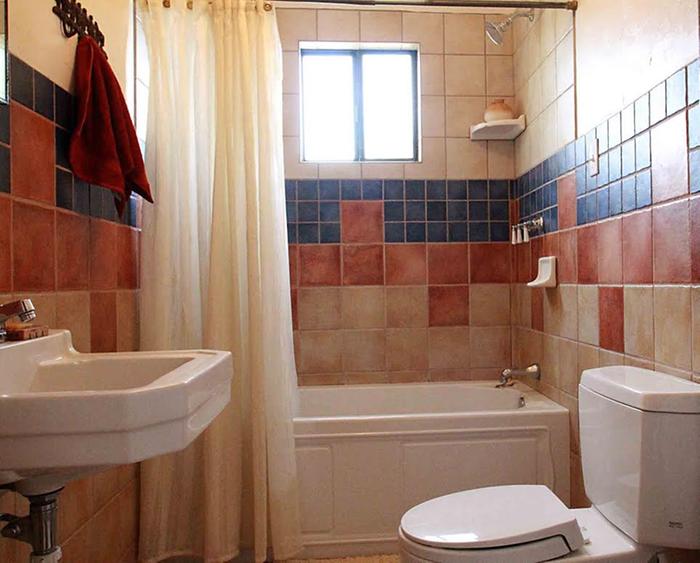 [Thumbnail for shared-bath.jpg]