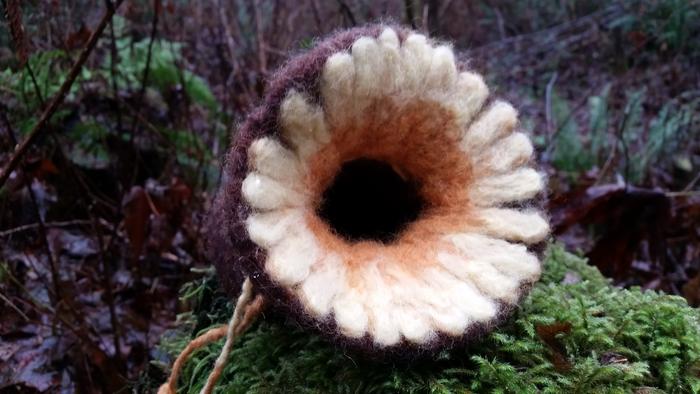 wool sunflower pouch with sunflower opening