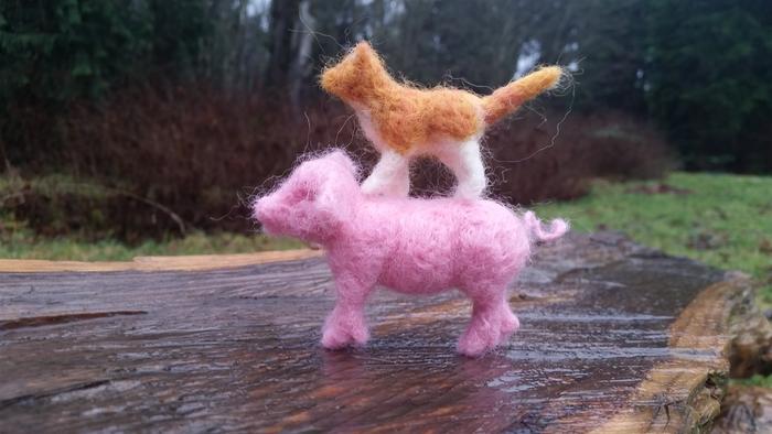 needle-felted dollhouse-sized pig and cat