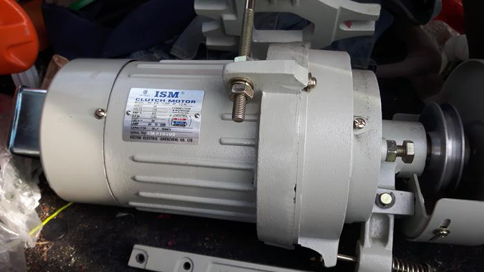 Commercial sewing machine motor with clutch