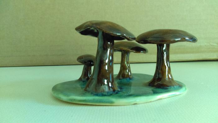 Pottery mushroom