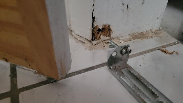 Door thingy has nowhere to attach