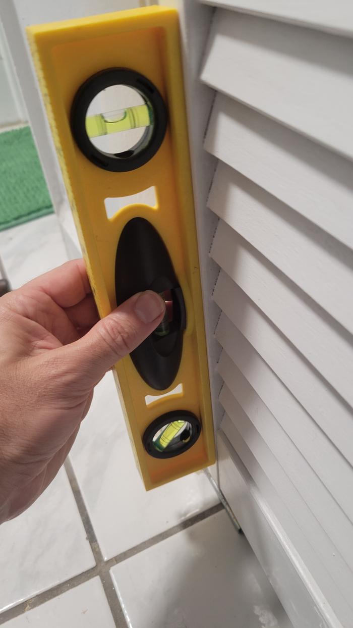 Hanging the door juuuust a tad canted on purpose to keep the other end matched with the head track (this was before screwing in the thingy)