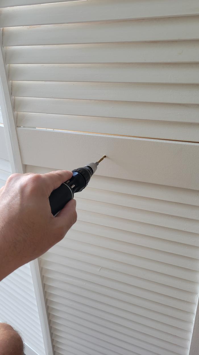 Screwing the hole for the new door handle