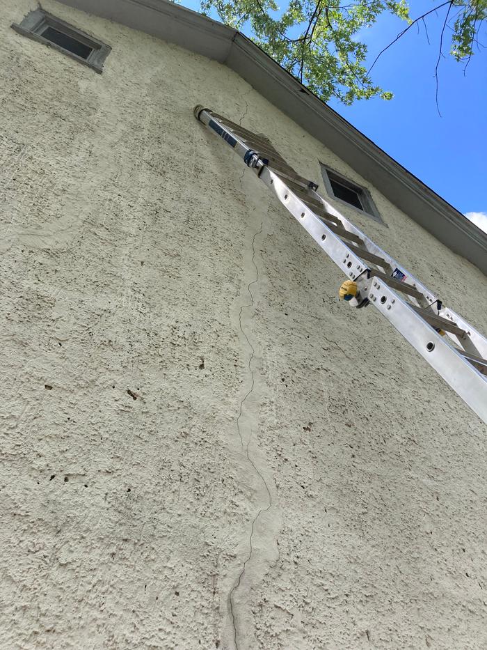 The stucco crack