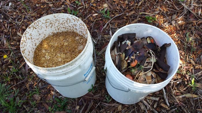 1. 2 x 20L buckets of scraps