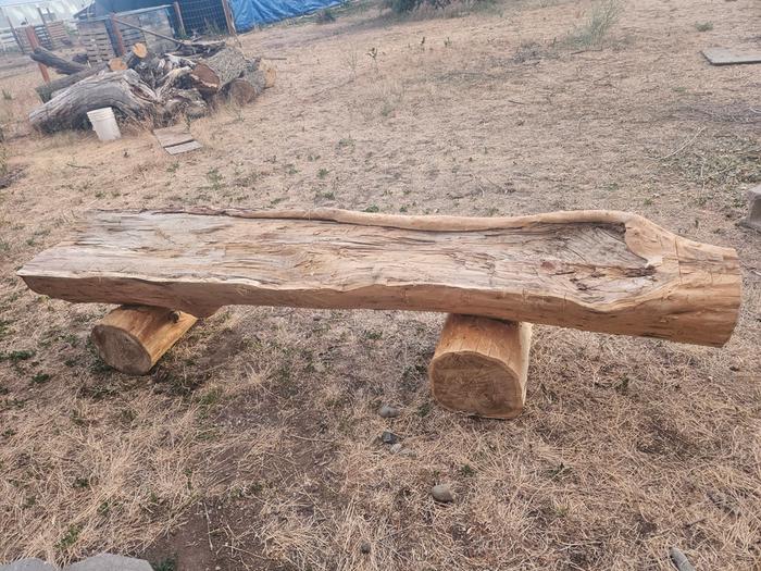 Finished bench! I left the raw edge on the backside. I think it turned out nicely!!